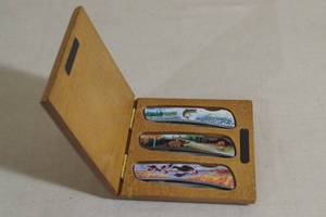 lot 116 image: 3 Piece Pocket Knife Set in Wood Display Box