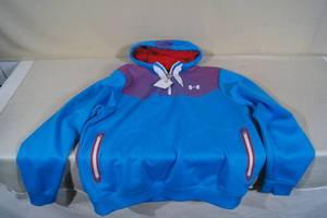 lot 130 image: Under Armour Large Quarter Zip Hoodie