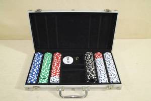 lot 127 image: Poker Chip Set in Metal Case