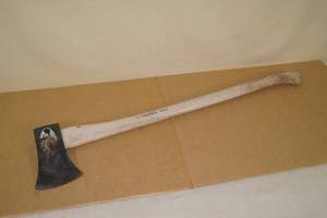 lot 168 image: Truper Wood Handle Axe