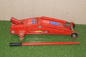 lot 161 image: MVP Pro-Lift 3 Ton Automotive Floor Jack