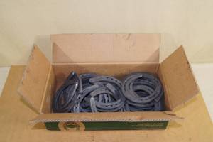 lot 201 image: 40 Diamond Classic Plain Size 00 Horse Shoes