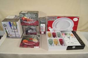 lot 246 image: Assorted Serving Pieces - Liquor Carousel, Bowls, Platter