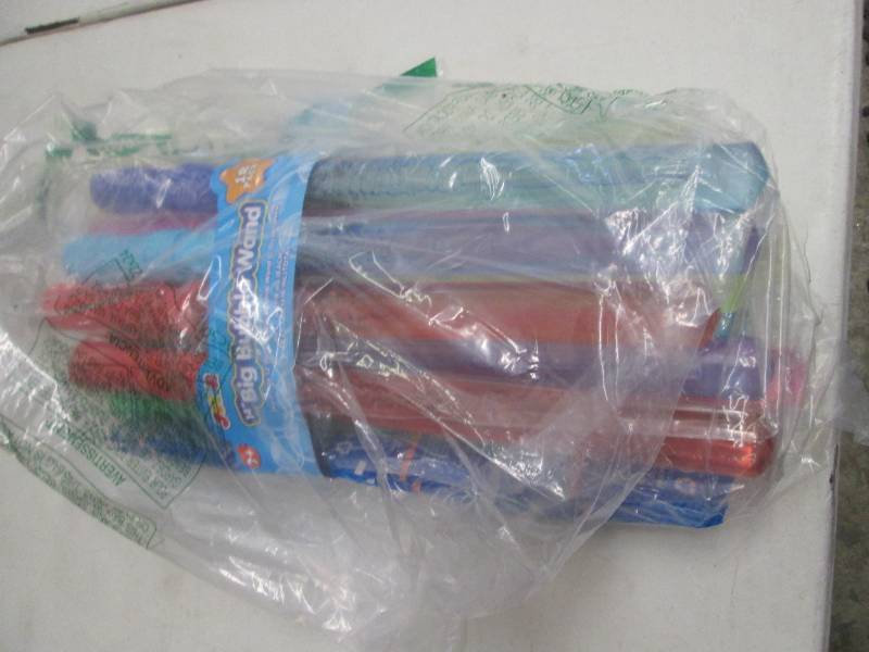 12 pieces Bubble wands open pkg Ret...