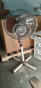 K.H. 16 Oscillating Floor Fan in g...