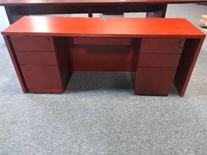Cherry wood work desk. Drawers on r...