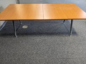Large Table with a metal base. 95x...