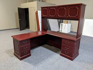 Cherry wood work station. Drawers o...