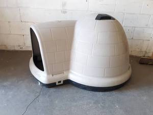 Indigo Petmate Doghouse - Overall about 50 x 40 x 32 X-Large