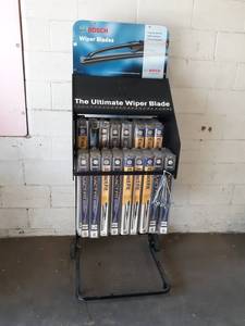 100 Windshield Wipers w Rolling Display - Ranges from 15 to 28 - Mostly NAPA Brand - NO SHIPPING