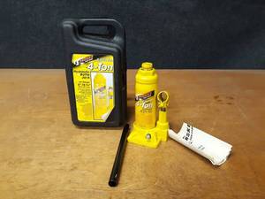 Penske 4-Ton Bottle Jack in Case