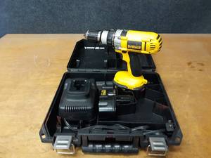 DeWalt DW983 12 14.4V Drill w 2 Batteries and Charger