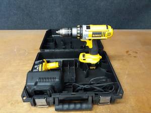 DeWalt DC930 12 14.4V Drill w 2 Batteries and Charger