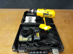 DeWalt DW991 38 14.4V Drill w 2 Batteries and Charger