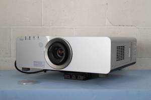 lot 1 image: Panasonic 6500 ANSI Lumen Large Venue Commercial DLP Computer  Video Projector - Projection System
