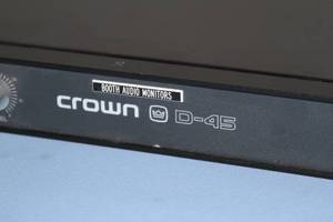 lot 111 image: Crown D-45 Two-Channel 2 Channel 35-Watt Pro Audio Power Amplifier