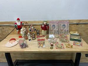 lot 51 image: Lot of Christmas Decorations