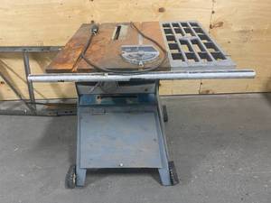 lot 15 image: WARDS POWR-KRAFT Table Saw