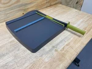 lot 120 image: SWINGLINE 12 Guillotine Trimmer