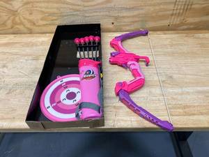 lot 78 image: Kids Archery Set (toy)