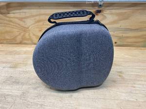 lot 107 image: Small Carrying Case