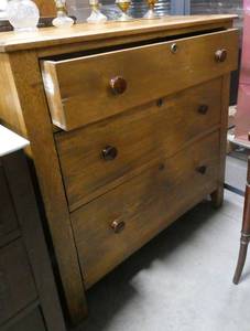 Nice solid wood 3 drawer vintage dresser, drawer pulls have been replaced with ceramic ones, otherwise original.