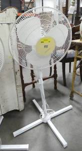 Floor standing fan