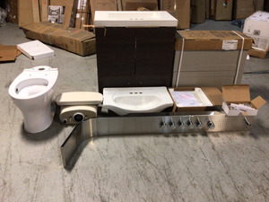 Bathroom Pallet with Mixed Bathroom Items Various Models and Conditions See Pictures