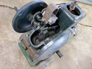 lot 1 image: Vintage Fairbanks-Morse Z 2hp 600 rpm Throttling Governor Engine