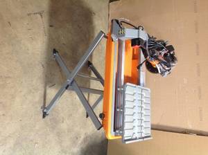 Ridgid 9 Amp Corded 7 in. Wet Tile Saw with Stand in like new condition see pictures