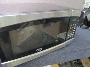 Oster 1.6 Cu. Ft. 1000-Watt Counter...