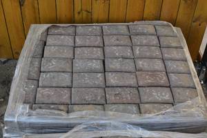 Pallet of high end 5.5 X 8.25 Patio Pavers 7 layers high 66-73 are the same style of brick
