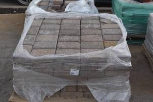 Pallet of high end 5.5 X 8.25 Patio Pavers 7 layers high 66-73 are the same style of brick