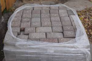 Pallet high end patio pavers mostly 5.5 x 5.5 dimensions some 5.5 x 8.25 7 layers high 66-73 are the same style of brick