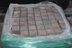 pallet of high end 5 square Patio Pavers 4.75 layers high 74-77 same style