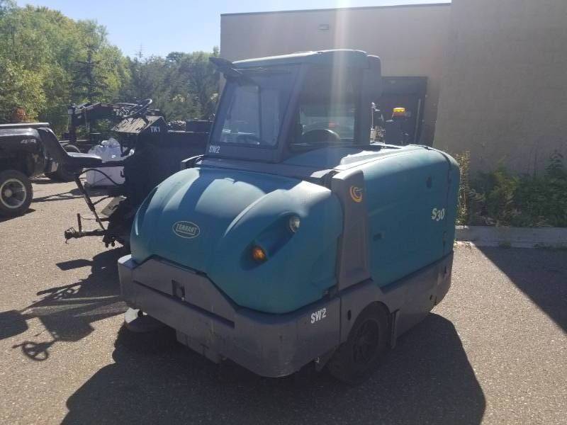 lot 8 image: 2014 Tennant S30 Gas Powered Ride On Sweeper