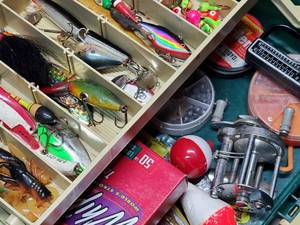 lot 12 image: Small Fishing Tackle Box with Contents