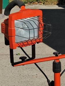 lot 26 image: Orange Shop  Garage Tri-Pod Lighting