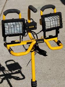lot 37 image: Yellow Shop  Garage Tri-Pod Lighting