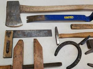lot 27 image: Assorted Garage Tools Lot