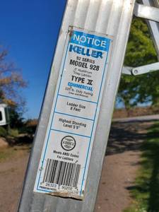 lot 25 image: Commercial 8ft Keller Aluminum Paint Ladder
