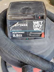 lot 29 image: Craftsman Wet  Dry Vac