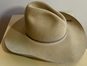 lot 118 image: Resistol John Wayne Collection Felt & Wool Hat
