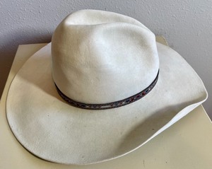 lot 121 image: Resistol Diamond Horseshoe Hat
