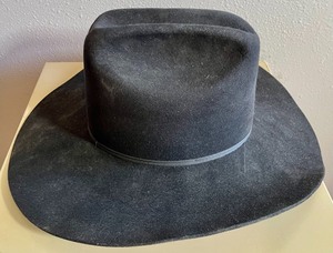 lot 129 image: Resistol Western Wear Cattlemans Style Hat