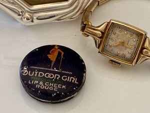 lot 174 image: Vintage Ladies Things