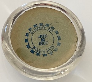 lot 166 image: Vintage Paperweight Pikes Peek
