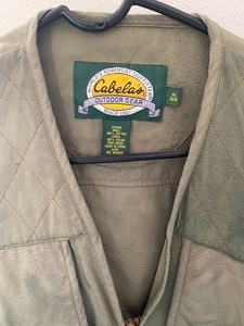 lot 184 image: Cabelas Brand Fishing Vest