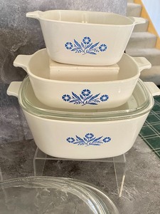 lot 181 image: Corning Ware and Oval Glass Covered Casserole Dish