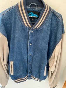 lot 189 image: Mens Jacket with Embroidery from Minnesota Mounted Shooters